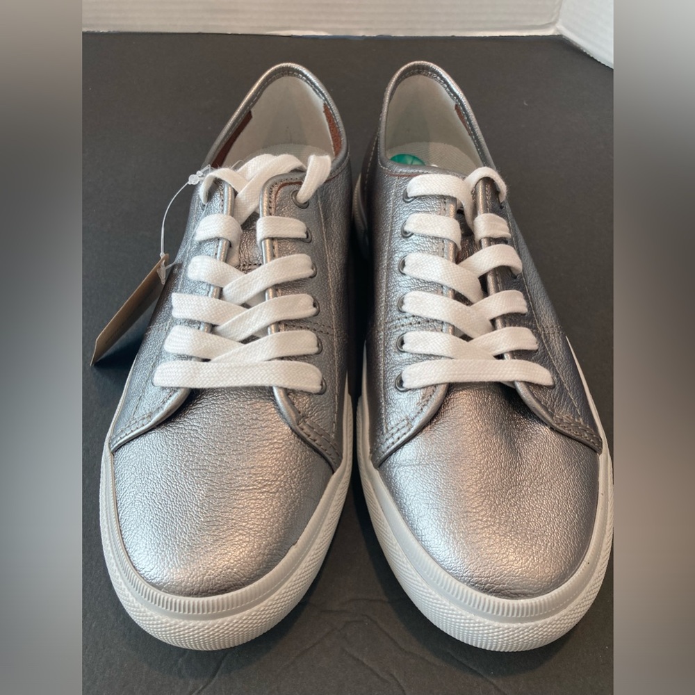 Frye “Gia” women’s low lace sneaker. NWT. No box